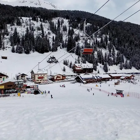 Comodo Alloggio Con Accesso Diretto Alle Piste